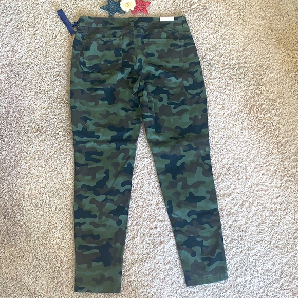 NWT🌟CODE BLEU🇺🇸Skinny🍃Camo PANTS🍃F’AB Body Sculpt Flex Fabric Size 12 - Picture 4 of 12